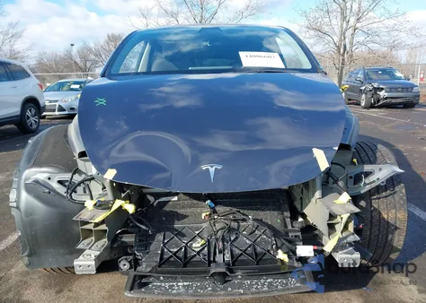 2023 Tesla Model Y Awd/Long Range Dual Motor All-Wheel Drive z USA, uszkodzony, nr VIN 7SAYGDEE2PA103779